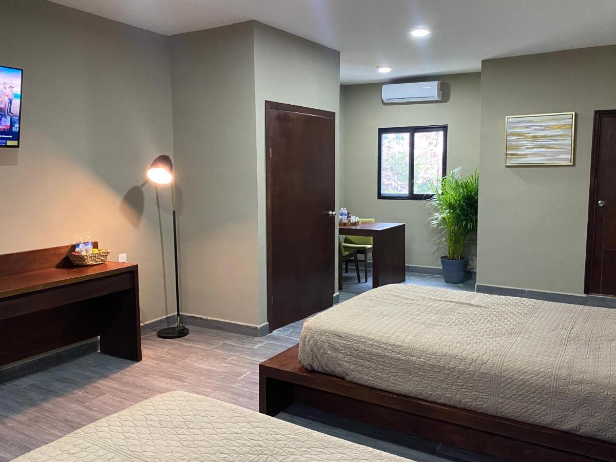 Huasteca Em Suites 巴耶斯城 外观 照片